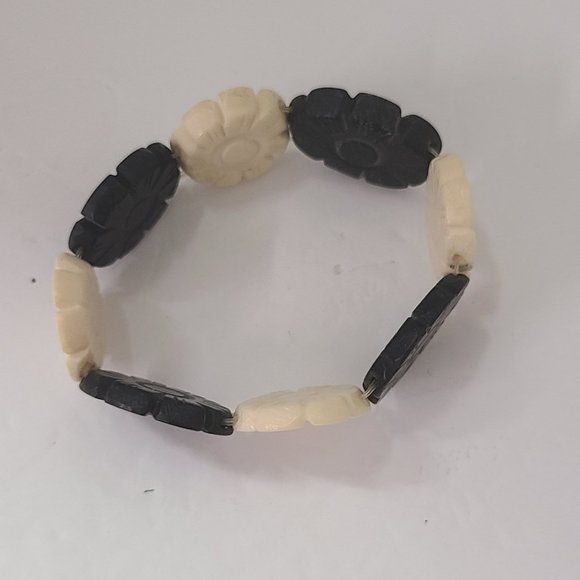 Vintage Lucite Bead bracelet - Picture 2 of 2